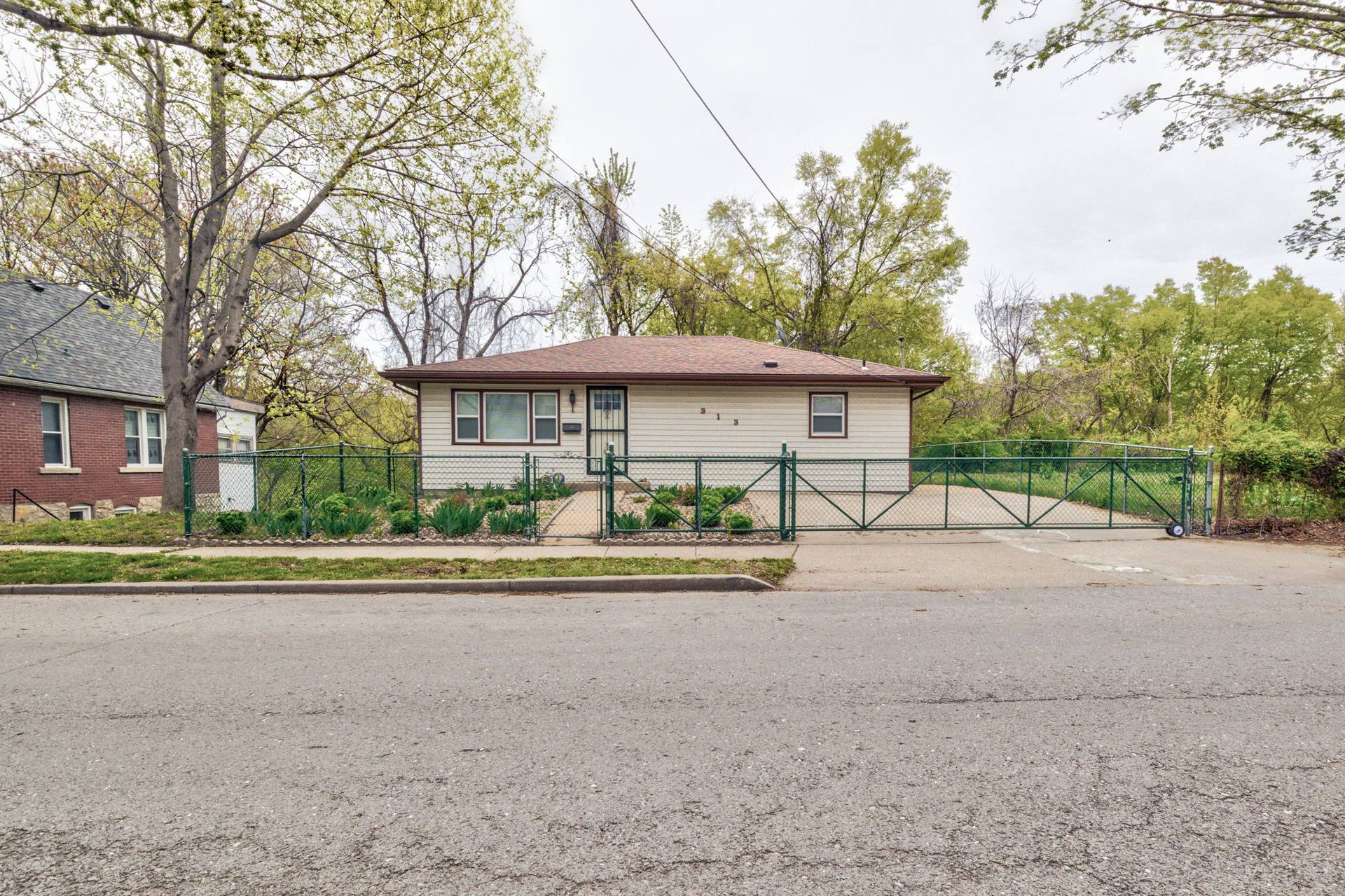 313 Montgall Ave, KCMO, MO 64124, US