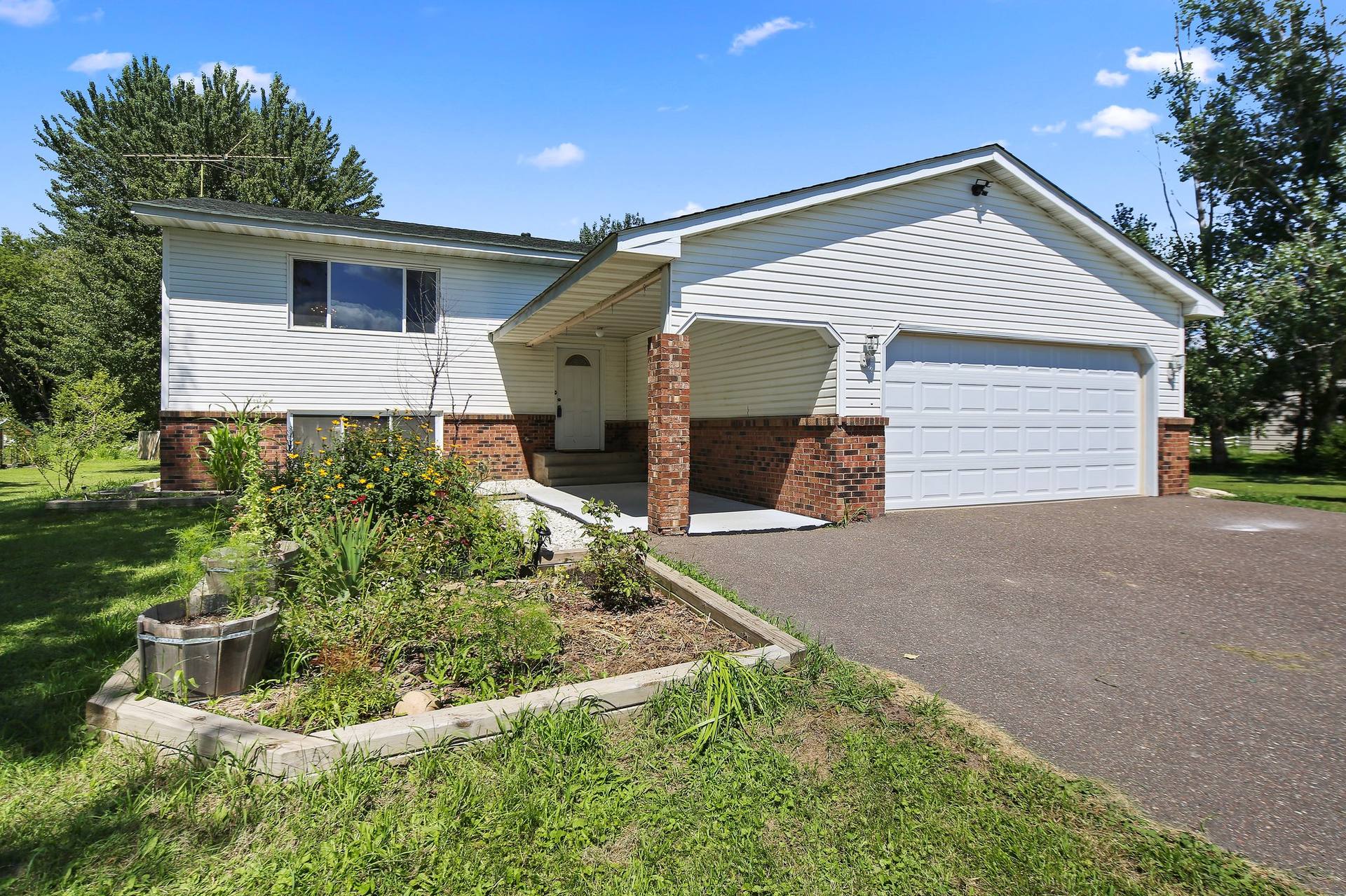 10692 258th St, Chisago City, MN 55013 Visual Media HD