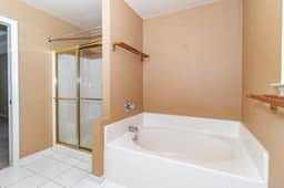 Owner's En-Suite Bath