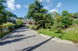 1296 Queen Victoria Ave, Mississauga, ON L5H 3H3, Canada Photo 4