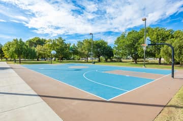 Area Delicias Park Lite Basketball Courts