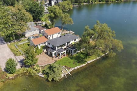 Overhead aerial view of 3 Willowbank Avenue and Lake Wilcox grounds