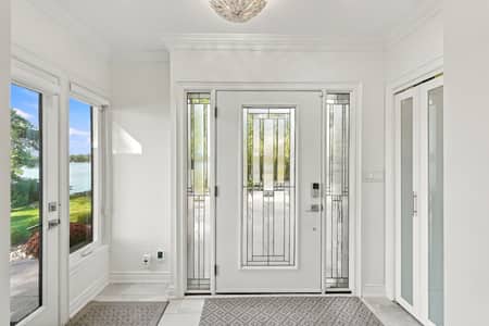 Bright front entry and foyer at 3 Willowbank Avenue